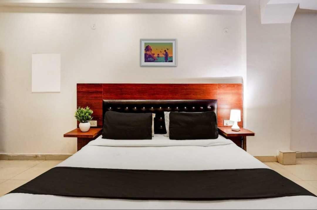 Hotel O Anshu B&B นิวเดลี ภายนอก รูปภาพ