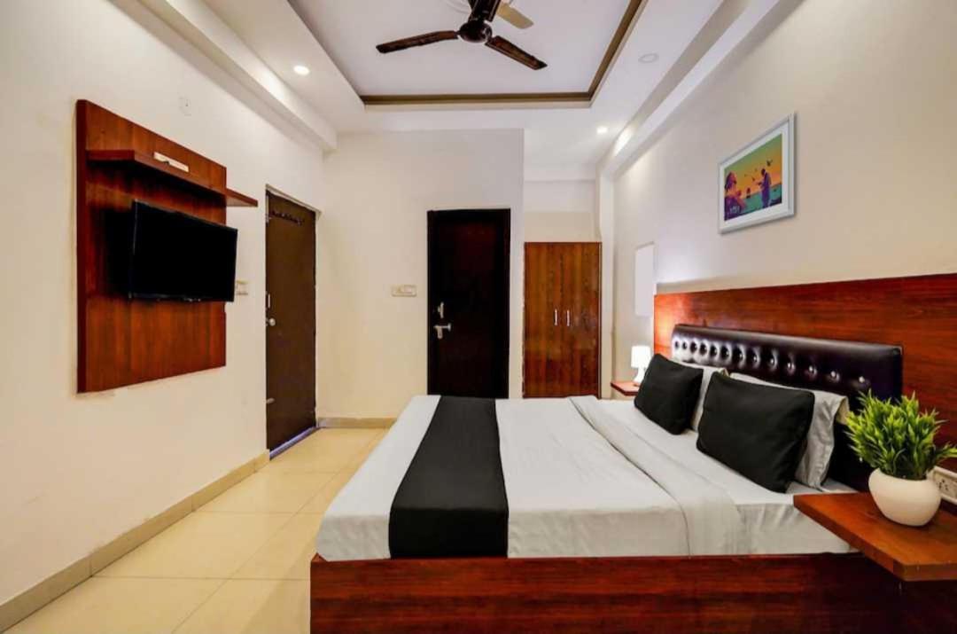 Hotel O Anshu B&B นิวเดลี ภายนอก รูปภาพ